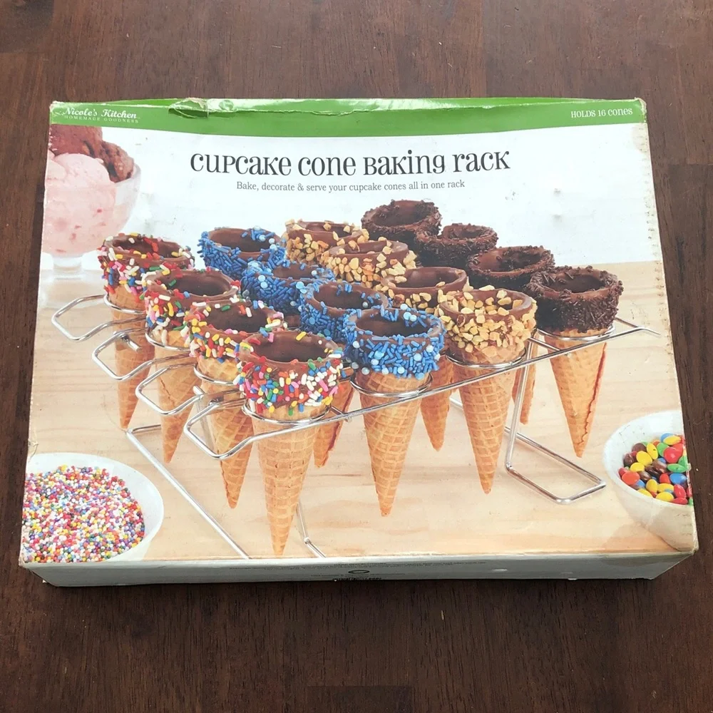🥧 Nicole’s Kitchen Silver Cupcake Cone Holder Rack